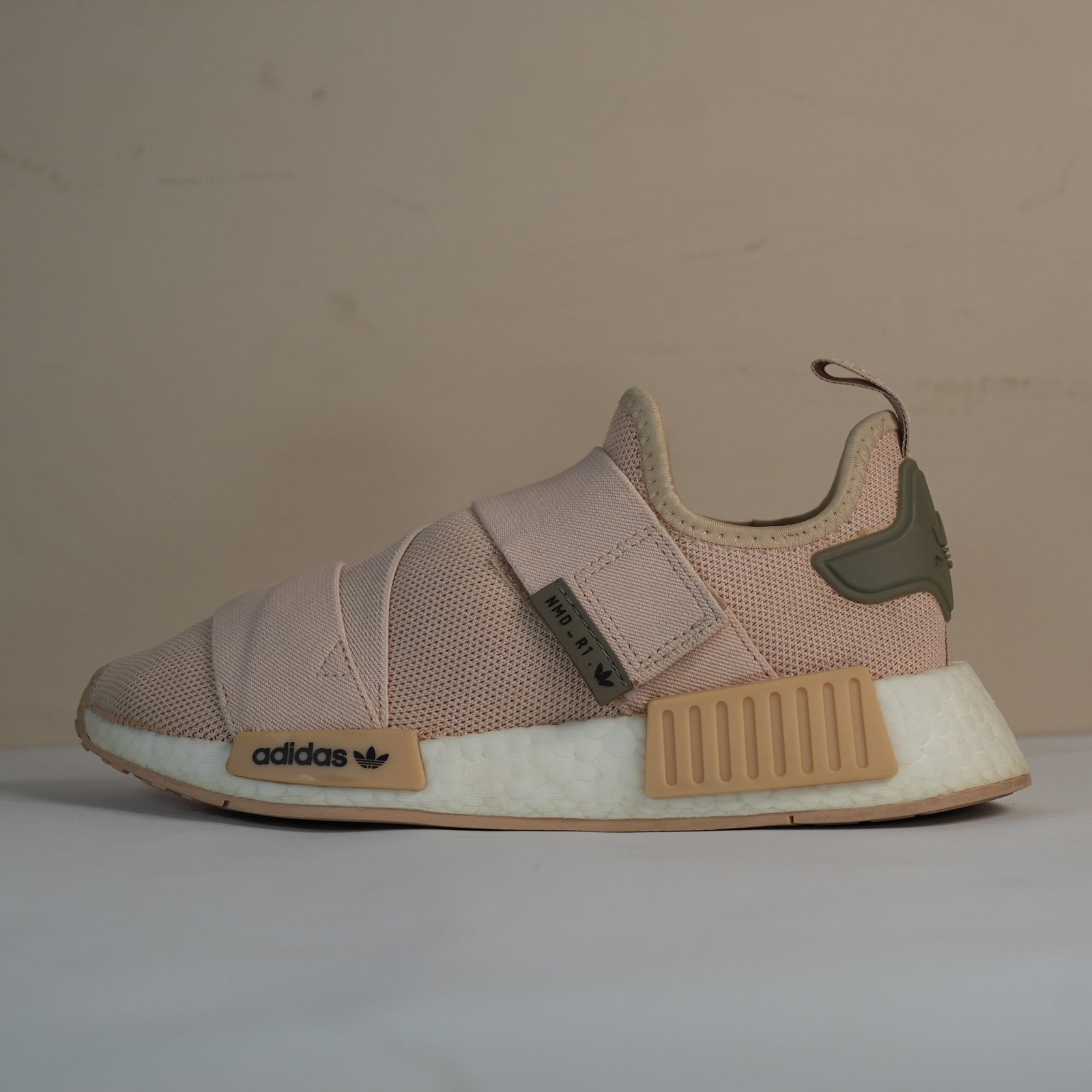 Womens NMD R1 Shoe - COURIR ME