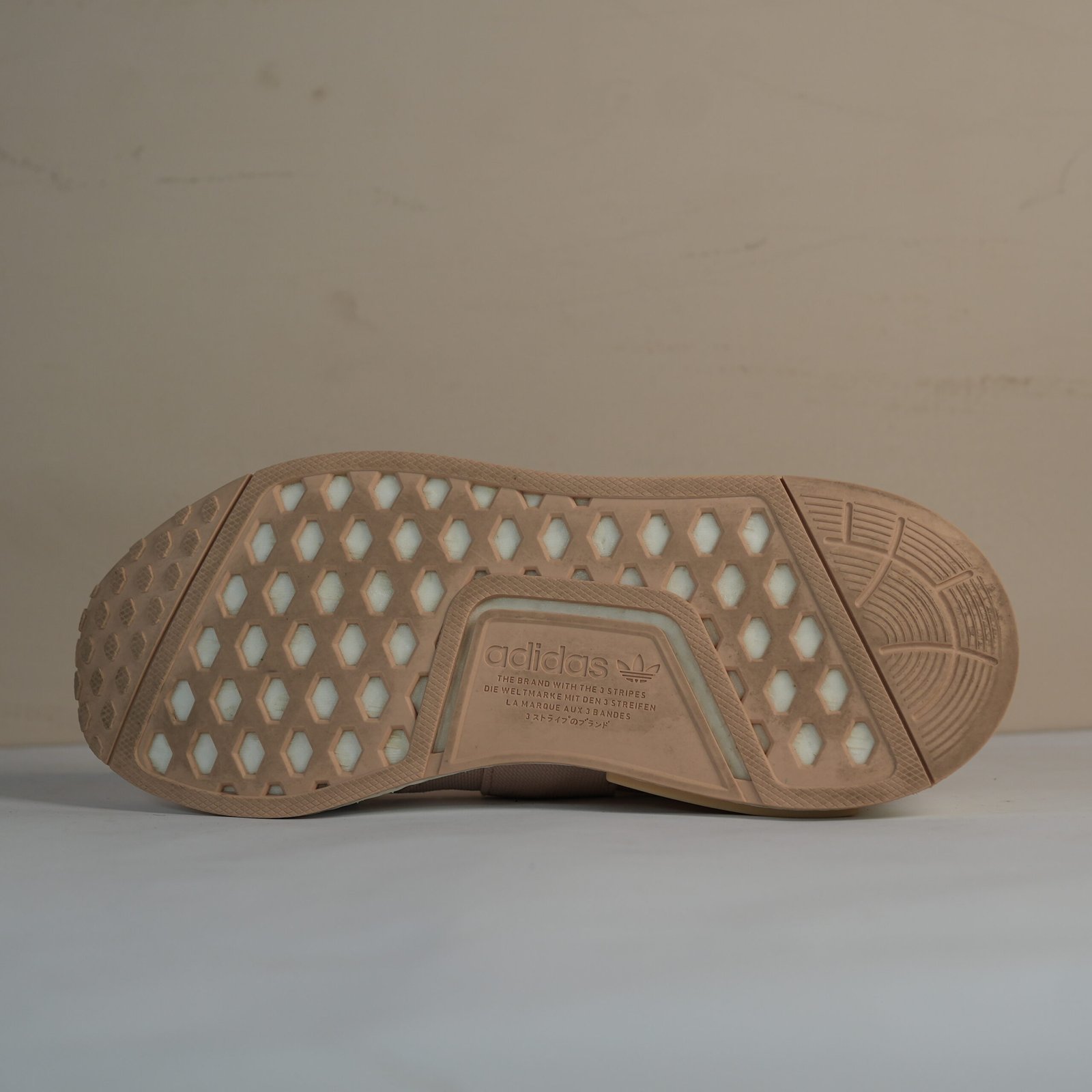 Womens NMD R1 Shoe - COURIR ME