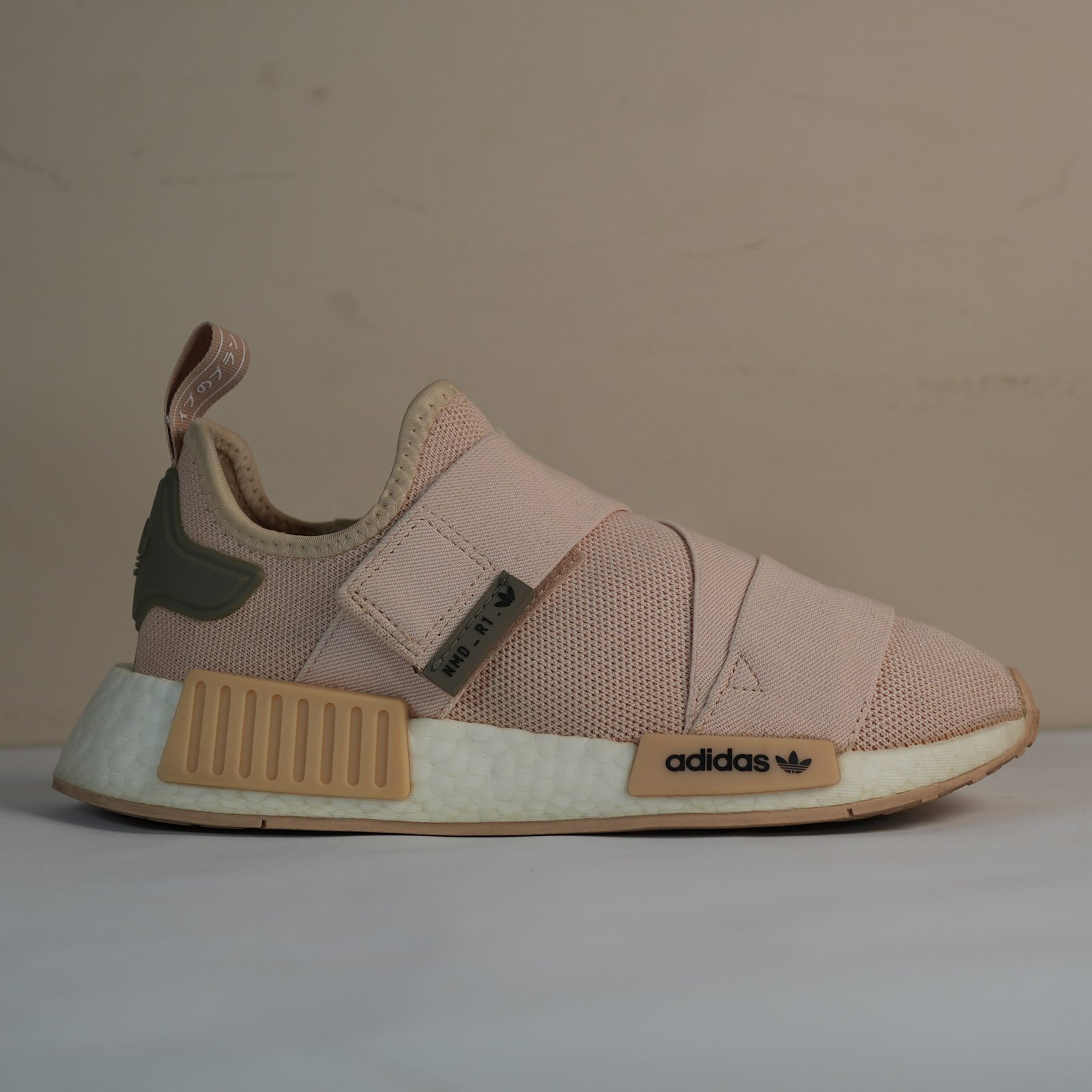 Womens NMD R1 Shoe - COURIR ME