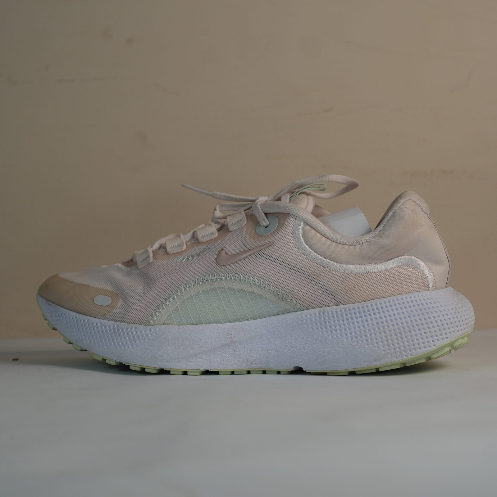 Nike Running React Escape Run trainers in pale pink | ASOS