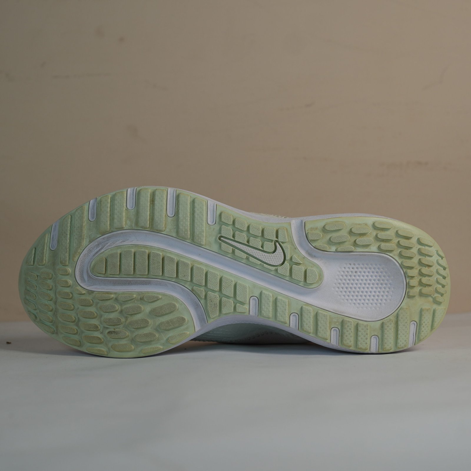 Nike Running React Escape Run trainers in pale pink | ASOS