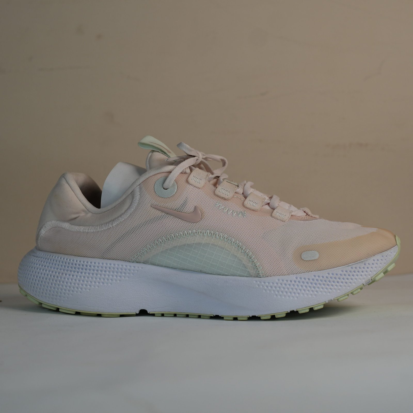 Nike Running React Escape Run trainers in pale pink | ASOS