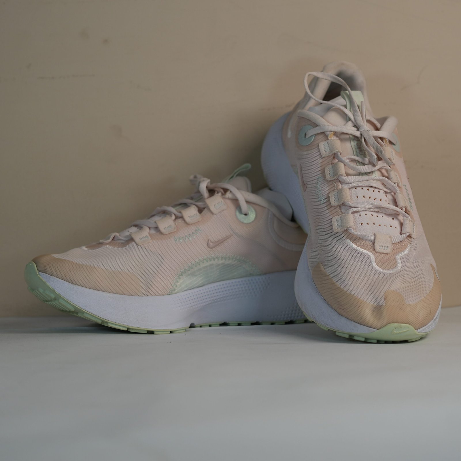 Nike Running React Escape Run trainers in pale pink | ASOS