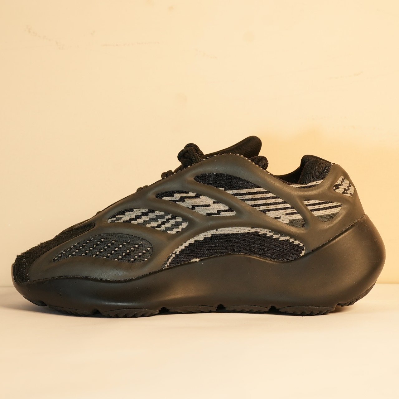 Adidas Yeezy 700 V3 Black-Gray Men’s - Image 4