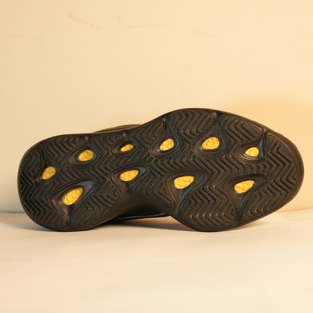 Adidas Yeezy 700 V3 Black-Gray Men’s - Image 3