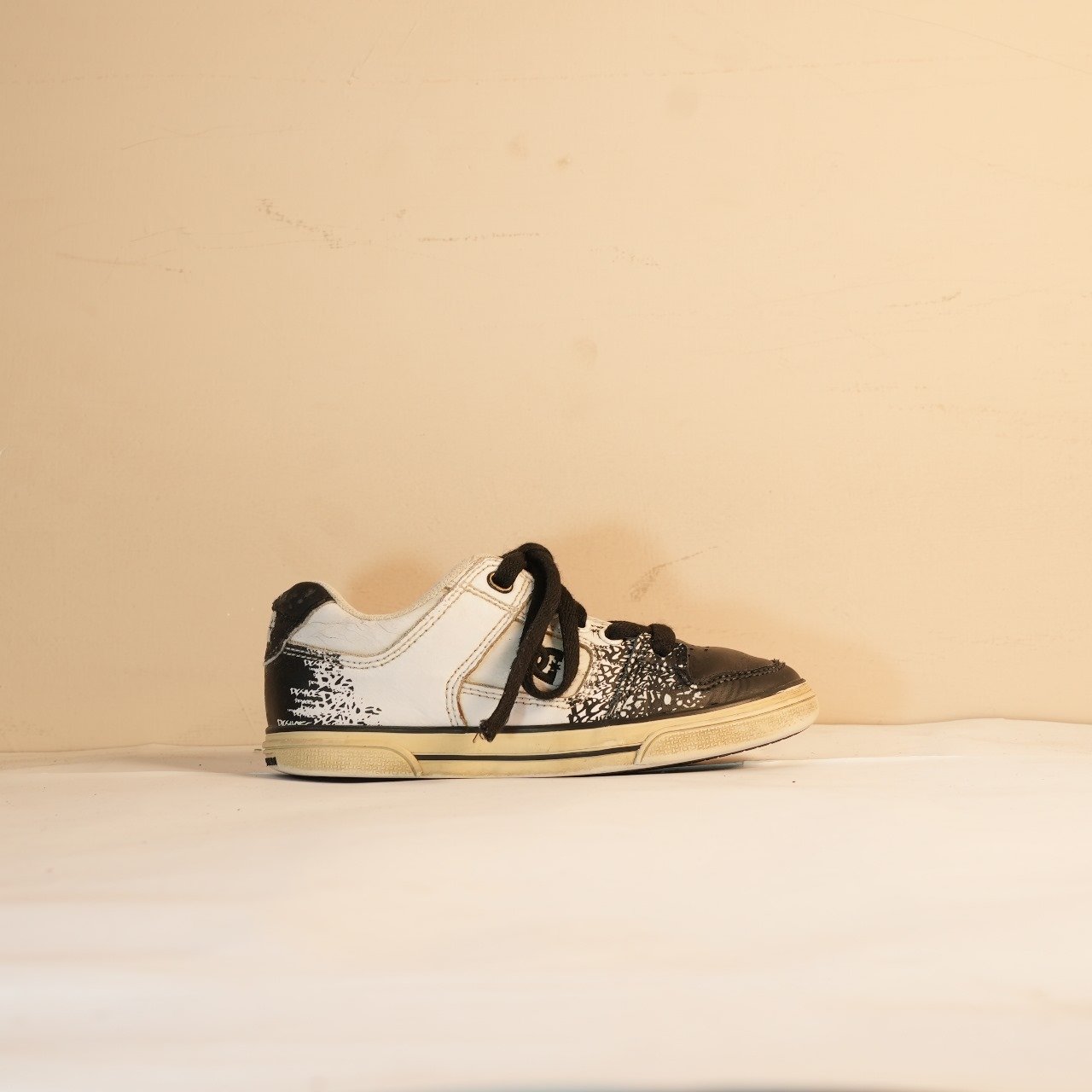 vintage 2009 DC Shoes T's Pure 302353 Black bmx Youth Size 7 Authentic original - Image 4