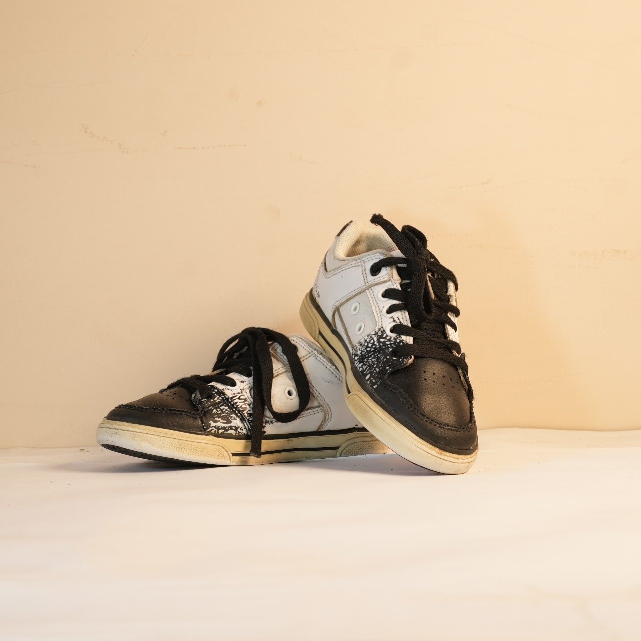 vintage 2009 DC Shoes T's Pure 302353 Black bmx Youth Size 7 Authentic original