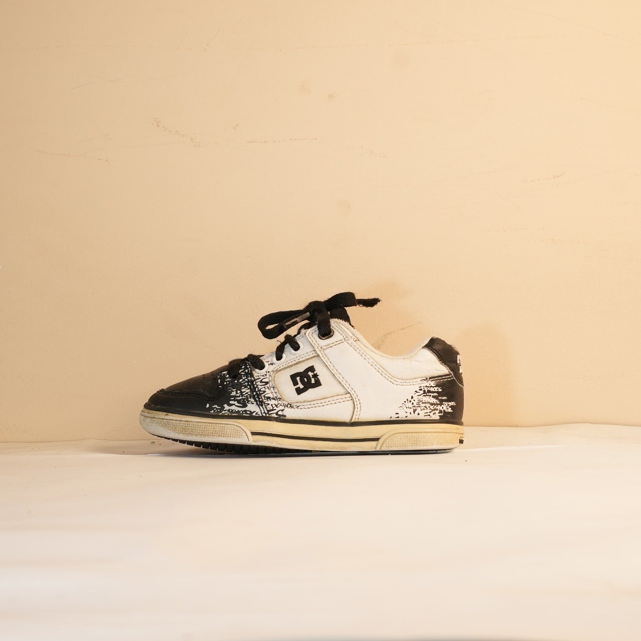 vintage 2009 DC Shoes T's Pure 302353 Black bmx Youth Size 7 Authentic original